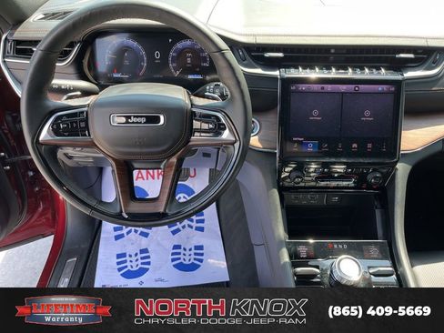 Used 2025 Jeep Grand Cherokee Summit AWD/4WD image 7