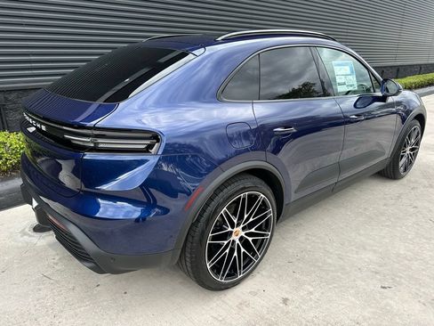 Used 2026 Porsche Macan Electric RWD image 9
