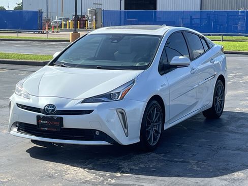 Used 2022 Toyota Prius Limited w/ Premium Convenience Package FWD image 5