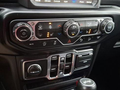 Used 2021 Jeep Wrangler Unlimited Sahara image 28