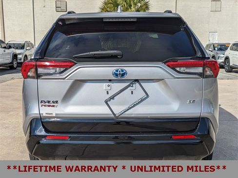 Used 2022 Toyota RAV4 SE image 7