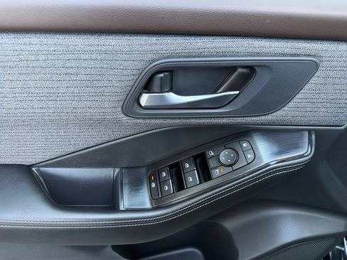 Used 2023 Nissan Rogue SV FWD image 11