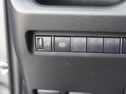 Used 2020 Toyota RAV4 XLE w/ Convenience Package FWD image 17