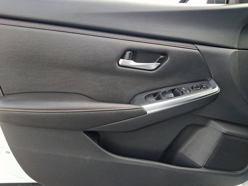 Used 2025 Nissan Sentra SR FWD image 12