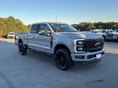 New 2026 Ford F250 Lariat w/ Black Appearance Package image 4