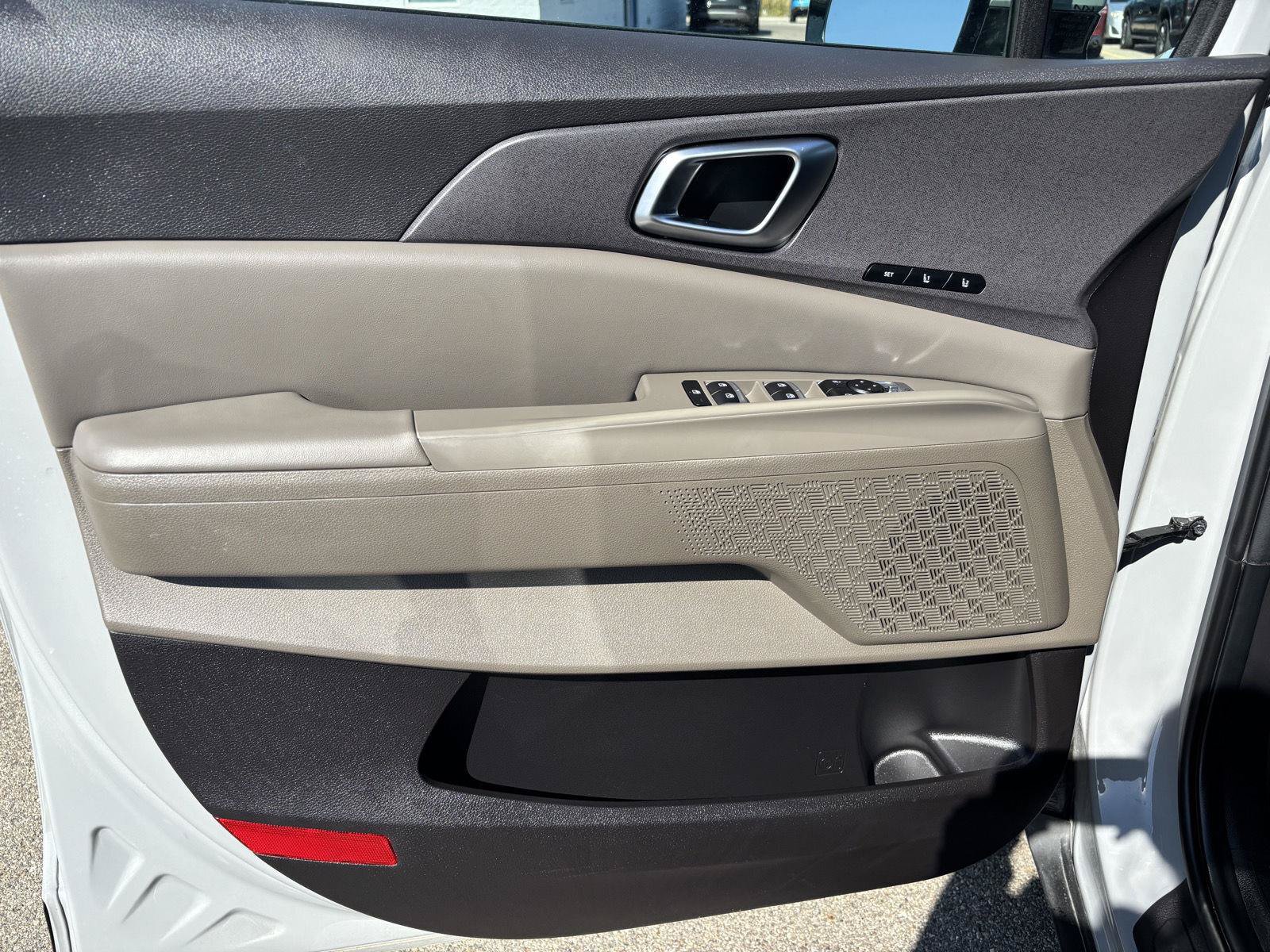 Used 2026 Kia Carnival EX FWD image 14