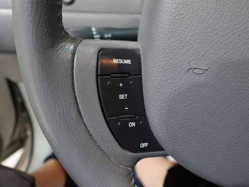Used 2006 Lincoln Town Car Signature RWD image 26