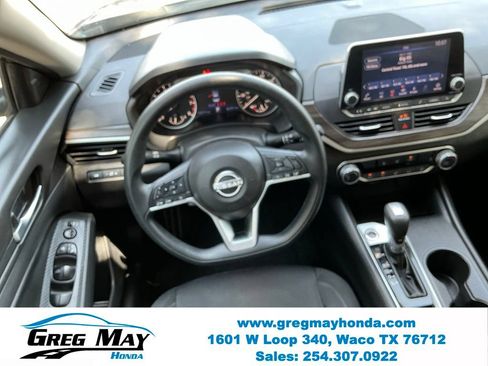 Used 2025 Nissan Altima 2.5 SV FWD image 19
