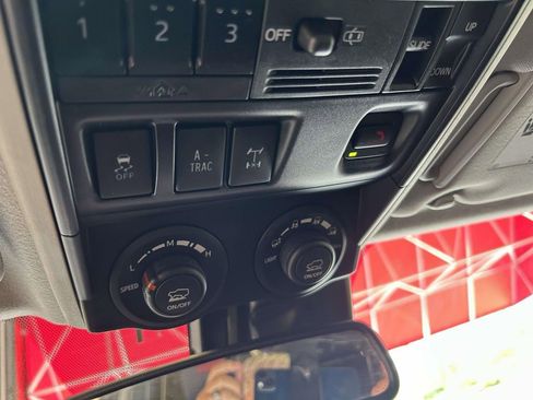 Certified 2024 Toyota 4Runner TRD Off-Road Premium w/ Moonroof Package AWD/4WD image 32