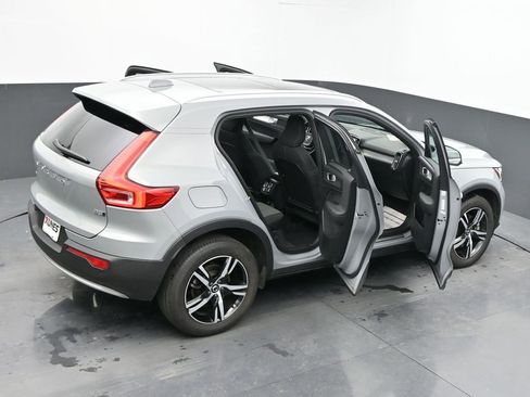 Used 2025 Volvo XC40 B5 Core image 59