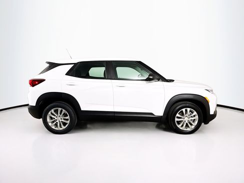 Used 2023 Chevrolet TrailBlazer LS FWD image 2