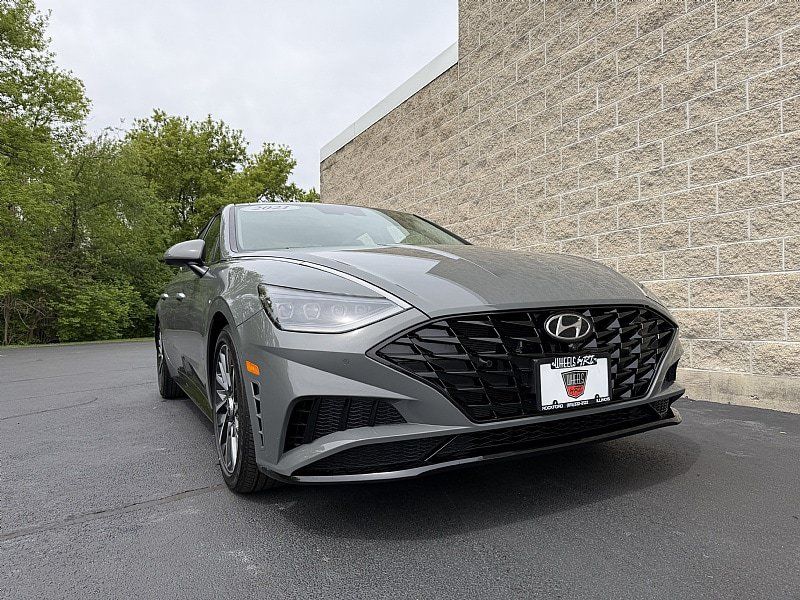 Used 2021 Hyundai Sonata Limited w/ Winter Weather Package FWD image 1