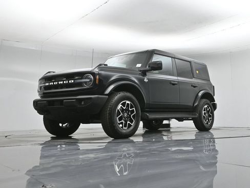 Used 2026 Ford Bronco Outer Banks AWD/4WD image 45