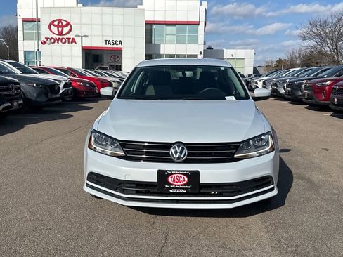 Used 2017 Volkswagen Jetta S image 2