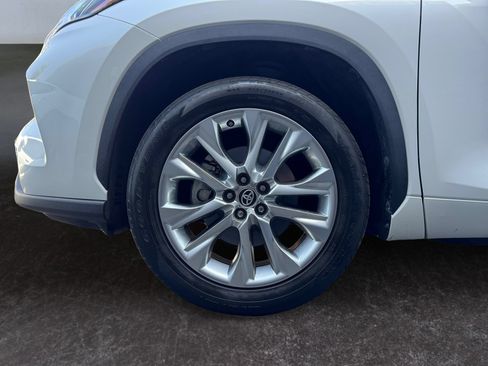 Used 2023 Toyota Highlander Limited FWD image 14