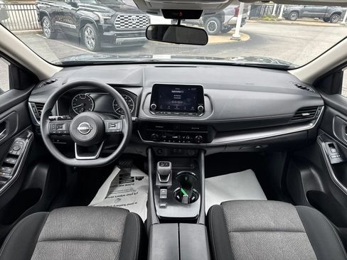Used 2024 Nissan Rogue SV FWD image 17