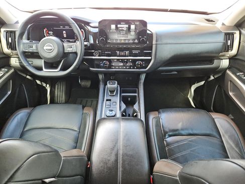 Used 2023 Nissan Pathfinder Platinum w/ Cargo Package AWD/4WD image 16
