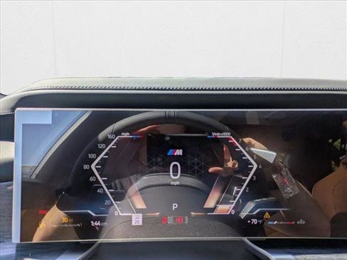 Used 2025 BMW 740i xDrive w/ Premium Package image 11