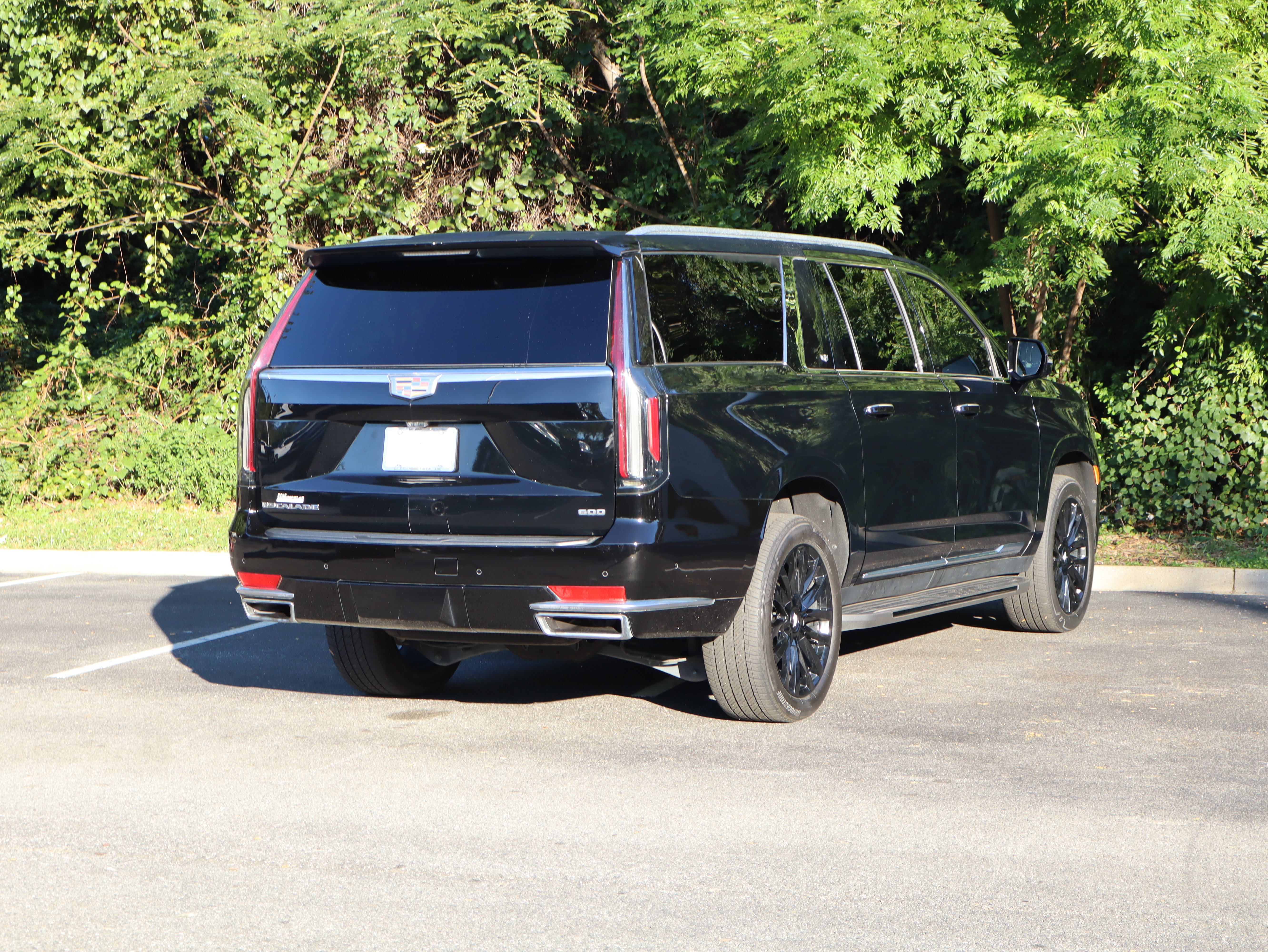 Used 2024 Cadillac Escalade ESV Premium Luxury AWD/4WD image 7