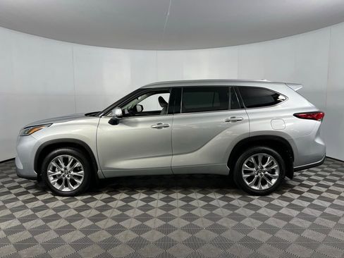 Used 2023 Toyota Highlander Limited image 9