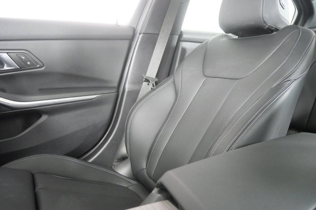 Used 2026 BMW 330i Sedan RWD image 25