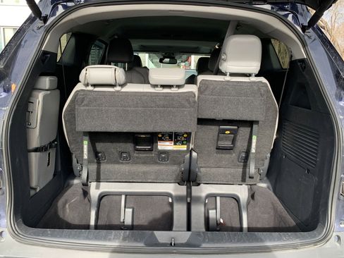 Used 2025 Toyota Sienna XLE image 34