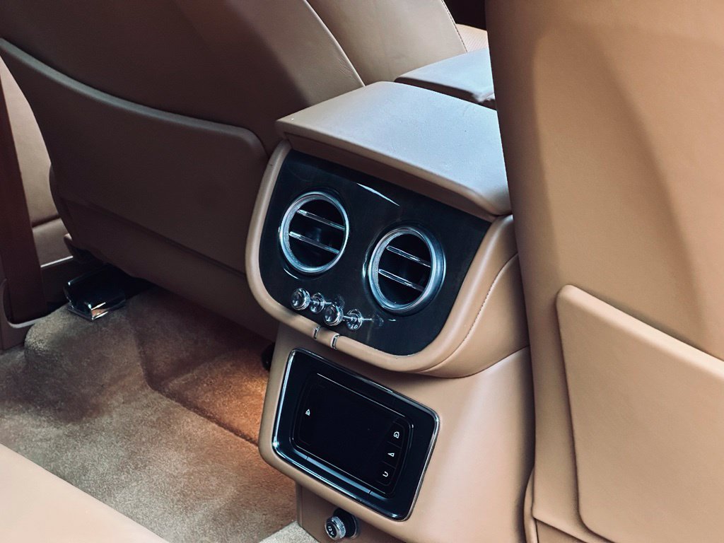 Used 2019 Bentley Bentayga AWD/4WD image 21