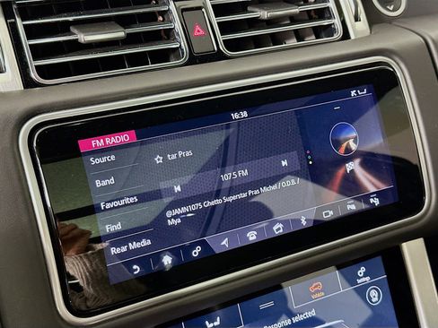 Used 2018 Land Rover Range Rover Supercharged image 16