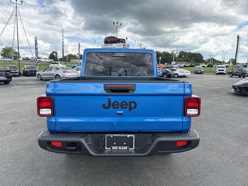 Used 2025 Jeep Gladiator Sport AWD/4WD image 18