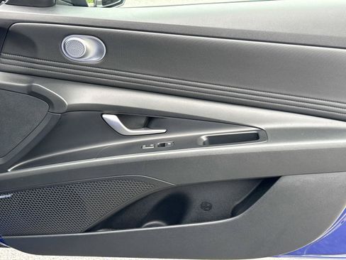 Certified 2021 Hyundai Elantra Limited FWD image 19