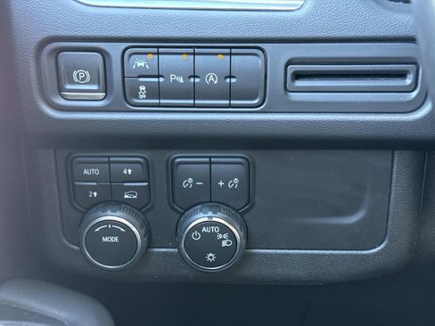 Used 2023 Chevrolet Suburban LT image 17