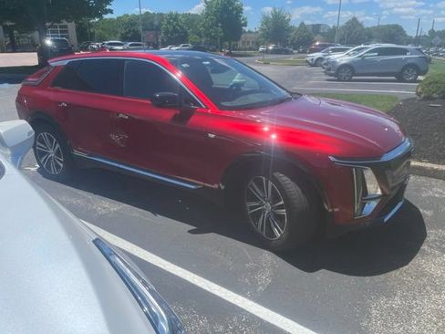 Certified 2024 Cadillac Lyriq Luxury AWD/4WD image 2