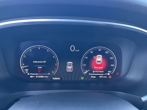 Certified 2025 Acura MDX w/Technology Package image 31