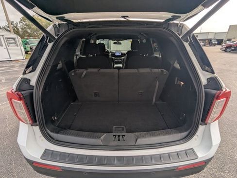 Used 2020 Ford Explorer XLT image 14