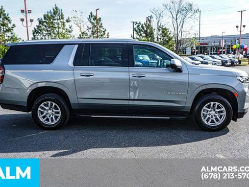 Used 2024 Chevrolet Suburban LT RWD image 9