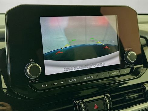 Used 2024 Nissan Pathfinder SV FWD image 16