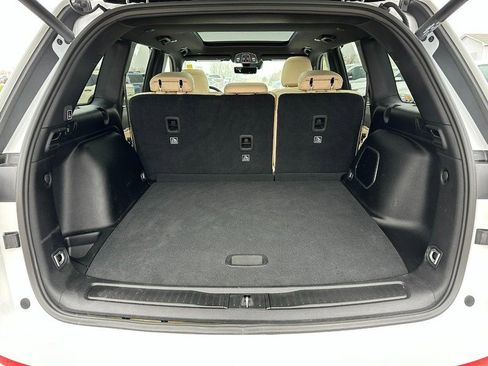 Used 2025 Jeep Grand Cherokee Limited w/ Luxury Tech Group II image 5