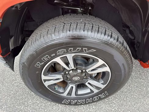 Used 2018 Toyota Tacoma TRD Sport image 12