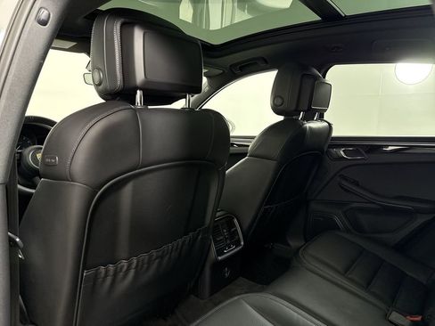 Certified 2024 Porsche Macan AWD/4WD image 26