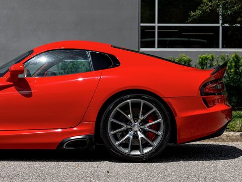 Used 2014 SRT Viper GTS w/ GTS Laguna Interior Package RWD image 28