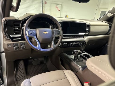 Used 2025 Chevrolet Silverado 1500 LTZ AWD/4WD image 30