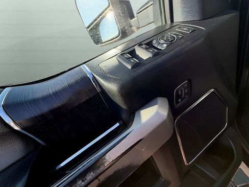 Used 2020 Ford F350 Lariat w/ Lariat Ultimate Package AWD/4WD image 11