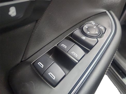 Used 2022 Buick Envision Essence w/ Technology Package I image 21