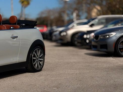 Used 2018 MINI Cooper S image 2