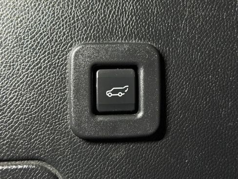Used 2017 Lincoln Navigator L Select RWD image 16