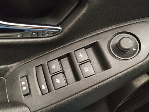Used 2019 Chevrolet Trax LT w/ LT Convenience Package FWD image 27