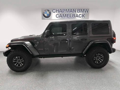 Used 2025 Jeep Wrangler Unlimited Rubicon AWD/4WD image 3