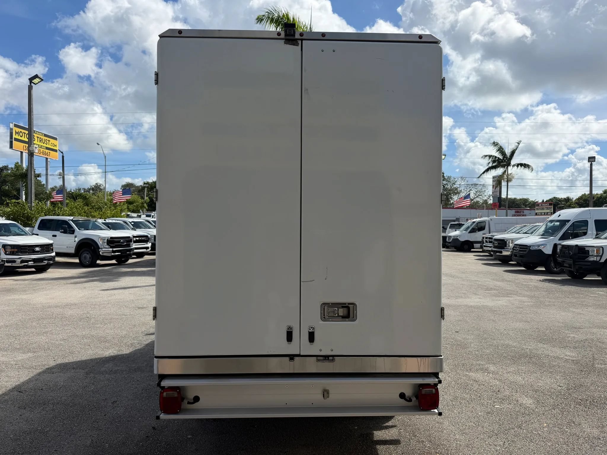 Used 2023 Ford E-350 and Econoline 350 Super Duty w/ Power Windows & Locks Group RWD image 4