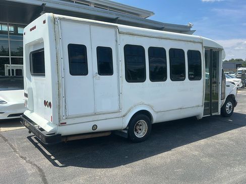 Used 2003 Ford E-450 and Econoline 450 RWD image 3