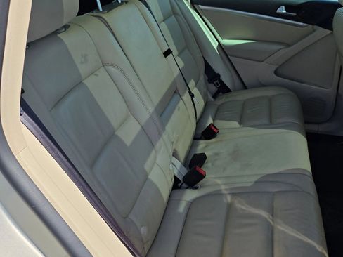 Used 2013 Volkswagen Tiguan S image 14
